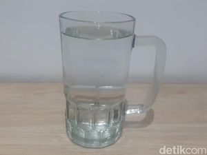 Cara Minum Air Mineral 8 Gelas/Hari Agar Kebutuhan Tubuh Terpenuhi