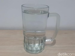 Cara Minum Air Mineral 8 Gelas/Hari Agar Kebutuhan Tubuh Terpenuhi