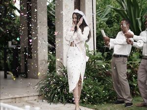 8 Gaya Anya Geraldine di Kejutan Ultah dari Pacar, Bikin Salfok Pakai Veil 8 Gaya Anya Geraldine di Kejutan Ultah dari Pacar, Bikin Salfok Pakai Veil