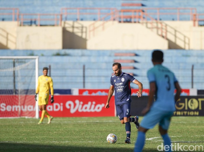 Arema FC vs Madura United dalam laga lanjutan pertandingan pekan ke-16 Liga 1 musim 2022/2023 di Stadion Sultan Agung, Bantul, DI Yogyakarta, Selasa (20/12/2022).