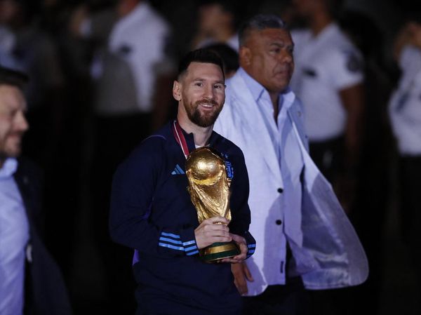 Bawa Trofi Piala Dunia, Messi Cs Tiba di Argentina