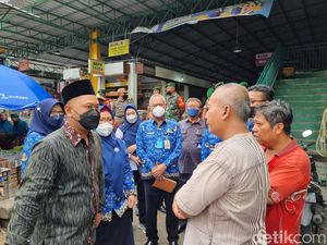 Bupati Gus Yani Sorot Buruknya Kebersihan Pasar Baru Gresik Bupati Gus Yani Sorot Buruknya Kebersihan Pasar Baru Gresik
