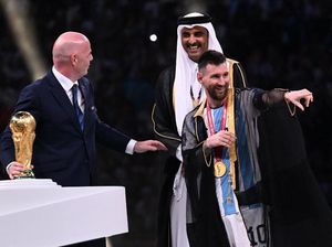 7 Fakta Emir Qatar yang Disorot Setelah Pakaikan Jubah Bisht ke Messi 7 Fakta Emir Qatar yang Disorot Setelah Pakaikan Jubah Bisht ke Messi