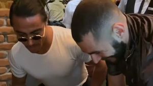 Karim Benzema Putuskan Pensiun Dini, Ini Momen Serunya Saat Kulineran
