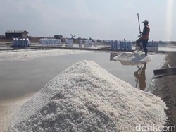 Produksi Garam Brebes Anjlok gegara Cuaca Ekstrem-Alih Fungsi Lahan
