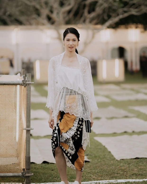 Gaya fashion Laura Basuki/Foto: Instagram.com/Laurabas Gaya fashion Laura Basuki