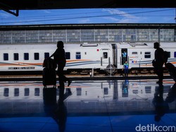 KA Anjlok di Stasiun Pasar Senen, 6 Perjalanan Kereta Terlambat