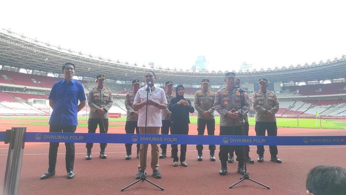 Kapolri bersama Menpora cek persiapan Piala AFF di GBK (Azhar-detikcom)
