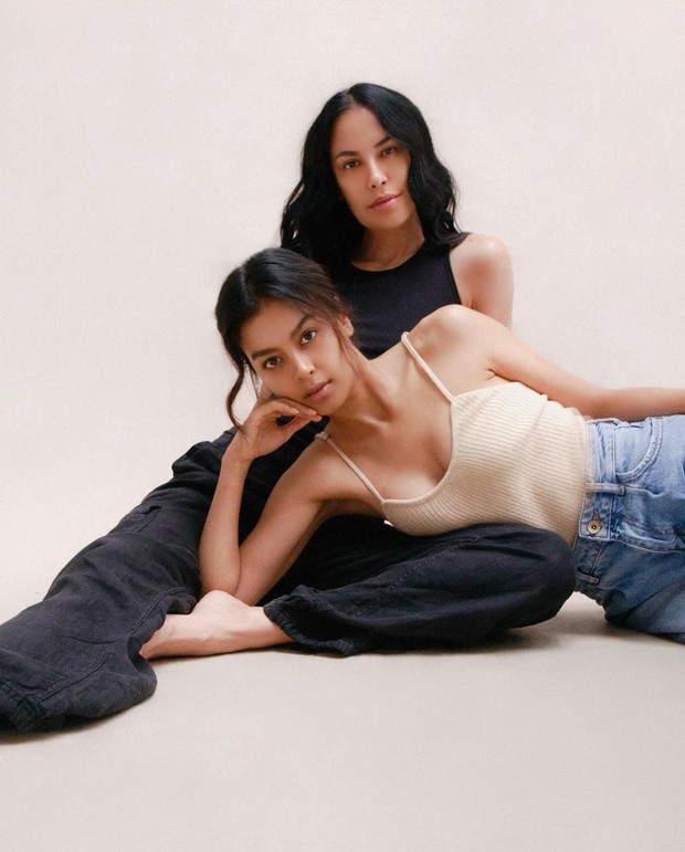 Kompak dengan Gaya Minimalis/Foto: Instagram/@sophia_latjuba88 Kompak dengan Gaya Minimalis/Foto: Instagram/@sophia_latjuba88