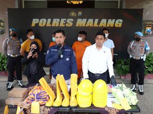 Polisi Tetapkan 2 Tersangka Kasus Pembongkaran Stadion Kanjuruhan Polisi Tetapkan 2 Tersangka Kasus Pembongkaran Stadion Kanjuruhan