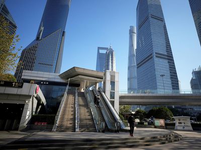 Diamuk COVID-19 Lagi, Kota Shanghai yang Super Sibuk Mendadak Sepi