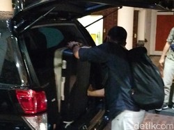 Obok-Obok DPRD Jatim 7 Jam, KPK Bawa Koper dan Ransel-Pantau Kasubbag Sekwan