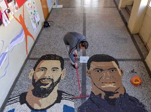 Kreatif! Seniman Kosovo Sulap Biji-bijian Jadi Wajah Messi dan Mbappe