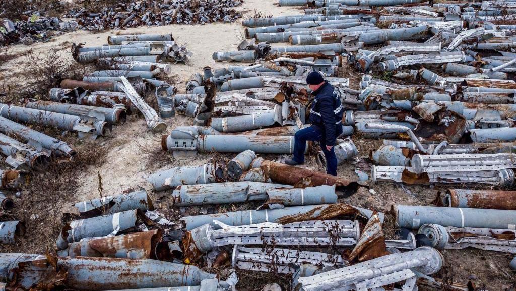 Mengintip Kuburan Massal Sisa Rudal & Roket Rusia di Ukraina