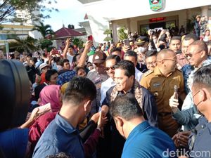 Spanduk Erick Thohir for President Sambut Kedatangan Menteri BUMN di Sumbar Spanduk Erick Thohir for President Sambut Kedatangan Menteri BUMN di Sumbar