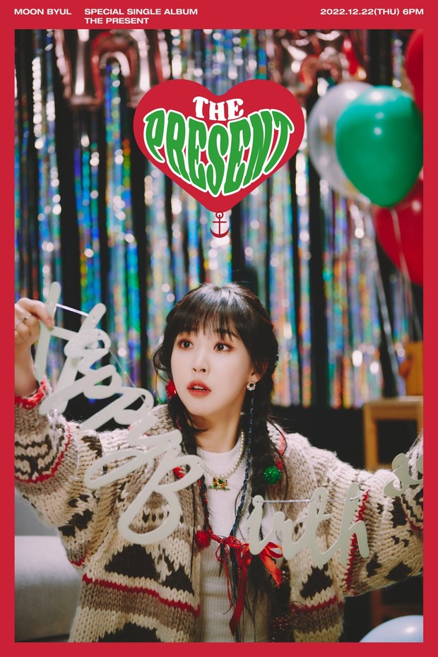 Moonbyul dalam album The Present/Foto: soompi.com Moonbyul dalam album The Present