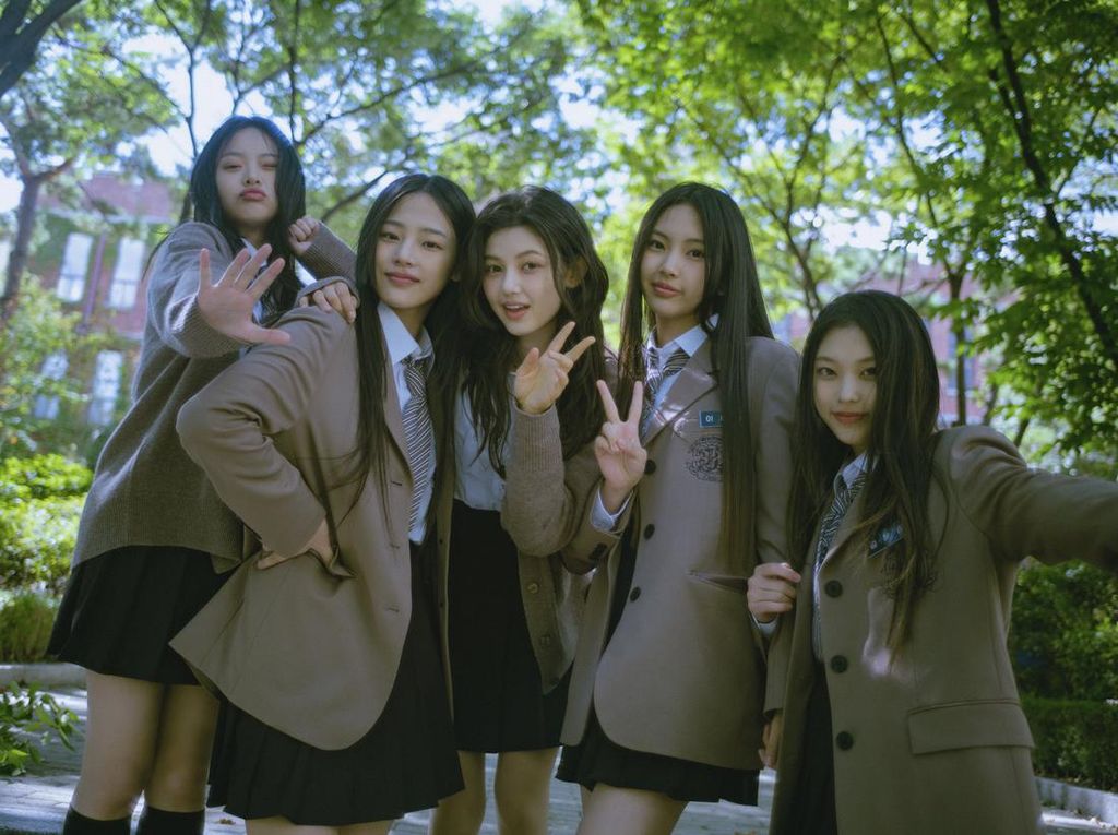 NewJeans Rilis Ditto, Choi Hyun Wook & Park Ji Hu Bikin Ngeri di Video Klip NewJeans Rilis Ditto, Choi Hyun Wook & Park Ji Hu Bikin Ngeri di Video Klip