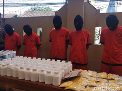 Komplotan Pengedar Obat Keras Via Online Lintas Provinsi Dibekuk, 2 Buron