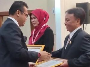 Sekda Sumedang Raih Penghargaan Makarti Bhakti Nagari dari LAN