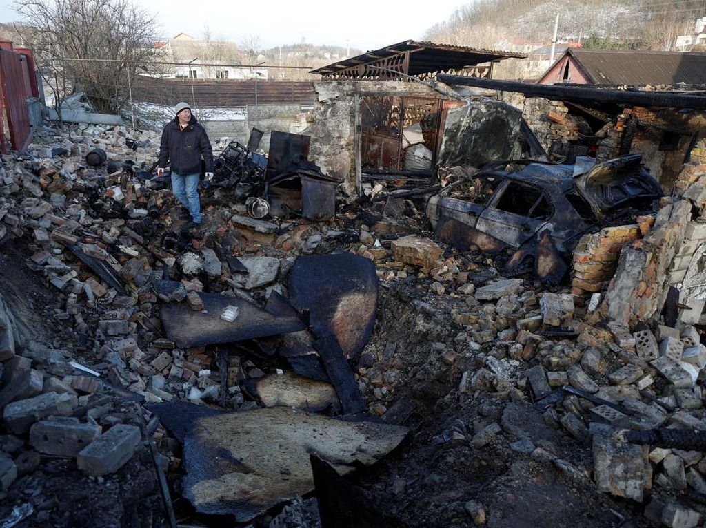Penampakan Sisa-sisa Serangan Drone di Kiev Ukraina