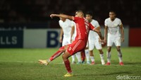 Sepuluh menit kemudian Persija berbalik unggul 3-2 lewat hadiah penalti. Yusuf Helal maju sebagai eksekutor dan mampu menaklukan Muhammad Natshir.
