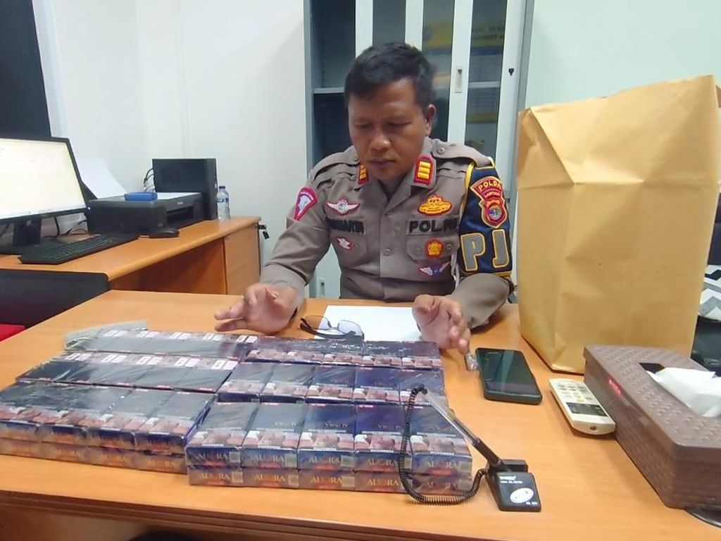 Polisi Sita 2,6 Juta Batang Rokok Ilegal Asal Jateng di Tol Lampung