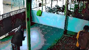 Gerak-gerik Paman Sebelum Bunuh Ibu Muda Cimahi Terekam CCTV Gerak-gerik Paman Sebelum Bunuh Ibu Muda Cimahi Terekam CCTV