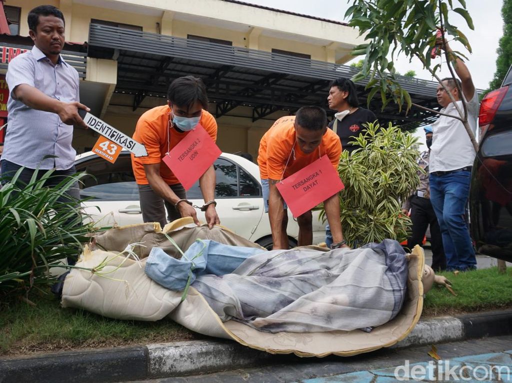 5 Fakta Pembunuhan Karyawan Toko Gorden di Mojokerto saat Rekonstruksi