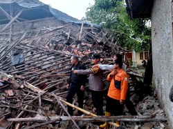 Rusaknya Rumah-rumah di Karawang gegara Hujan Deras Selama 3 Hari