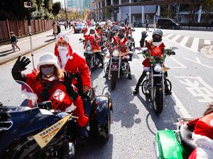 Saat Sinterklas Naik Moge Keliling Pusat Kota Tokyo