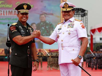 Momen Andika-Yudo Salam Komando Saat Sertijab Panglima TNI
