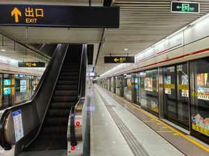 Shanghai Lagi-lagi Darurat COVID-19, Stasiun Kereta Kosong