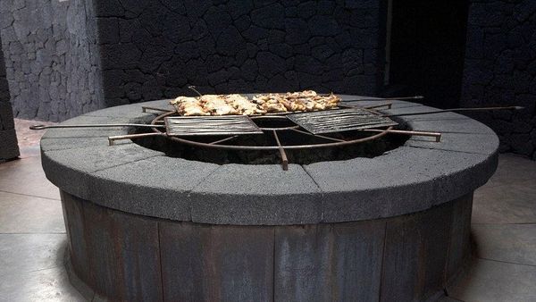 Siapa Berani Mampir? Restoran Ini Ada di Kawasan Gunung Berapi