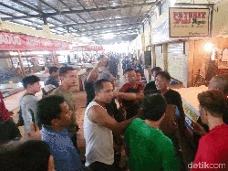 Diminta Pindah Lapak, Pedagang di Pasar Palabuhanratu Berang!