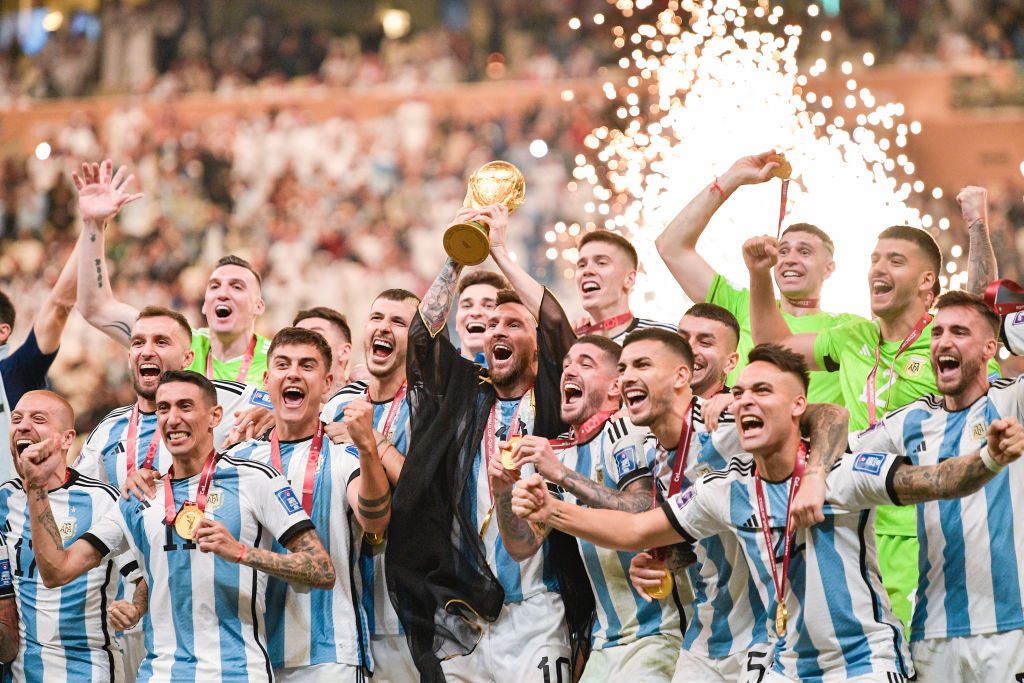 LUSAIL CITY, QATAR - DECEMBER 18: Coach Lionel Scaloni of Argentina, Franco Armani of Argentina, Juan Foyth of Argentina, Nicolas Tagliafico of Argentina, Gonzalo Montiel of Argentina, Leandro Paredes of Argentina, German Pezzella of Argentina, Rodrigo De Paul of Argentina, Marcos Acuna of Argentina, Julian Alvarez of Argentina, Lionel Messi of Argentina, Angel Di Maria of Argentina, Geronimo Rulli of Argentina, Cristian Romero of Argentina, Exequiel Palacios of Argentina, Angel Correa of Argentina, Thiago Almada of Argentina, Alejandro Gomez of Argentina, Guido Rodriguez of Argentina, Nicolas Otamendi of Argentina, Alexis Mac Allister of Argentina, Paulo Dybala of Argentina, Lautaro Martinez of Argentina, Damian Martinez of Argentina, Enzo Fernandez of Argentina, Lisandro Martinez of Argentina and Nahuel Molina of Argentina celebrating with trophy after the Final - FIFA World Cup Qatar 2022 match between Argentina and France at the Lusail Stadium on December 18, 2022 in Lusail City, Qatar (Photo by Pablo Morano/BSR Agency/Getty Images)