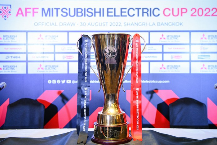 BANGKOK, THAILAND - 2022/08/30: The AFF Mitsubishi Electric Cup is displayed during the AFF Mitsubishi Electric Cup draw at Shangri-La Hotel in Bangkok. (Photo by Amphol Thongmueangluang/SOPA Images/LightRocket via Getty Images)