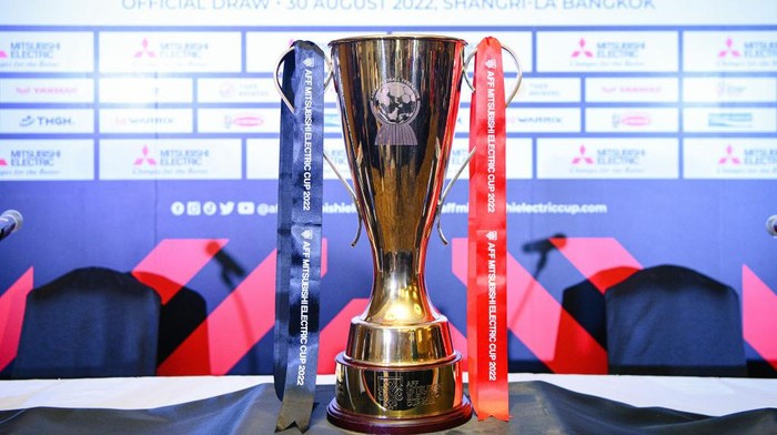 BANGKOK, THAILAND - 2022/08/30: The AFF Mitsubishi Electric Cup is displayed during the AFF Mitsubishi Electric Cup draw at Shangri-La Hotel in Bangkok. (Photo by Amphol Thongmueangluang/SOPA Images/LightRocket via Getty Images)