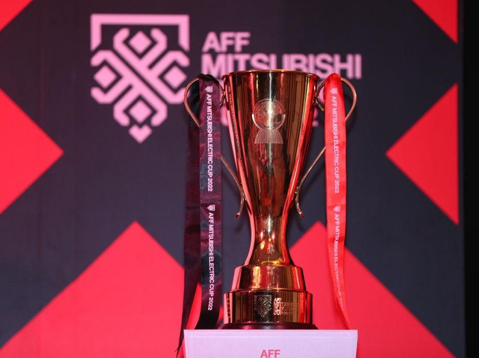 BANGKOK, THAILAND - AUGUST 30: The AFF Mitsubishi Electric Cup is on display during the AFF Mitsubishi Electric Cup draw at Shangri-La Hotel Bangkok on August 30, 2022 in Bangkok, Thailand. (Photo by Thananuwat Srirasant/Getty Images)