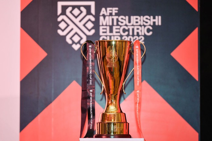 BANGKOK, THAILAND - 2022/08/30: The AFF Mitsubishi Electric Cup is displayed during the AFF Mitsubishi Electric Cup draw at Shangri-La Hotel in Bangkok. (Photo by Amphol Thongmueangluang/SOPA Images/LightRocket via Getty Images)