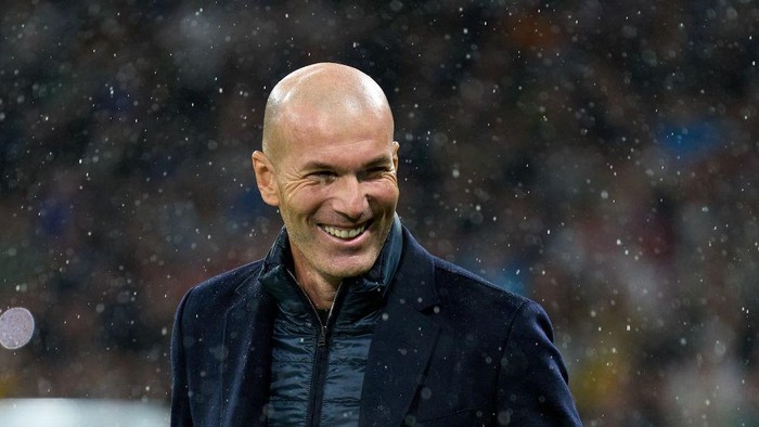 Zinedine Zidane MADRID, SPAIN - OCTOBER 22: Former Real Madrid player and manager Zinedine Zidane looks on prior to the LaLiga Santander match between Real Madrid CF and Sevilla FC at Estadio Santiago Bernabeu on October 22, 2022 in Madrid, Spain. (Photo by Angel Martinez/Getty Images)
