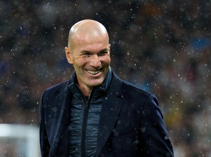 MADRID, SPAIN - OCTOBER 22: Former Real Madrid player and manager Zinedine Zidane looks on prior to the LaLiga Santander match between Real Madrid CF and Sevilla FC at Estadio Santiago Bernabeu on October 22, 2022 in Madrid, Spain. (Photo by Angel Martinez/Getty Images)