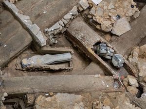 Menguak Misteri 2 Sarkofagus yang Ditemukan di Bawah Katedral Notre-Dame Paris Menguak Misteri 2 Sarkofagus yang Ditemukan di Bawah Katedral Notre-Dame Paris