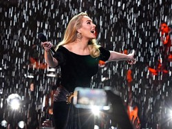 Aksi Adele Bela Fans yang Dapat Intimidasi dari Bodyguard