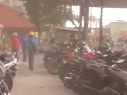 Beredar Video Menegangkan Saat Angin Kencang Terbangkan Kanopi di Driyorejo