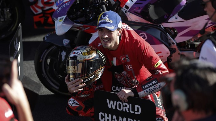 Ducati menilai titel juara dunia MotoGP yang diraih Francesco Bagnaia lebih baik daripada Casey Stoner. (Foto: Anadolu Agency via Getty Images/Anadolu Agency) Ducati menilai titel juara dunia MotoGP yang diraih Francesco Bagnaia lebih baik daripada Casey Stoner. (Foto: Anadolu Agency via Getty Images/Anadolu Agency)