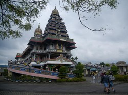 Gereja yang Mirip Kuil Gelar Misa Rayakan Natal, Ini Jadwalnya