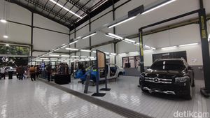 Melihat Bengkel Cat Mercedes-Benz Berstandar Jerman di Cilandak