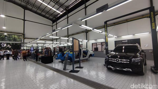 Melihat Bengkel Cat Mercedes-Benz Berstandar Jerman di Cilandak