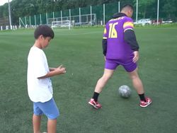 Billy Syahputra Banjir Pujian Ajak Main Bola Anak Nikita Mirzani