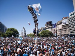Seorang Penggemar Tewas dalam Perayaan Juara Argentina